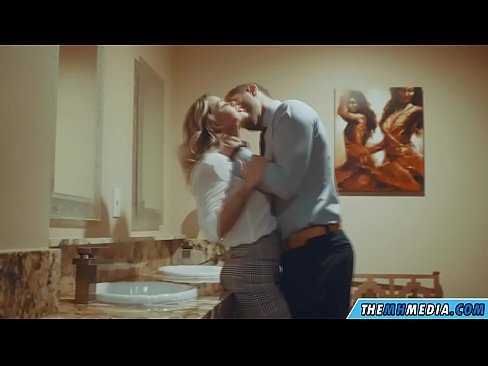 ❤️ Når en barmfagre blondine forfører dig på et offentligt toilet ☑ Hård porno at da.punkbass.ru
